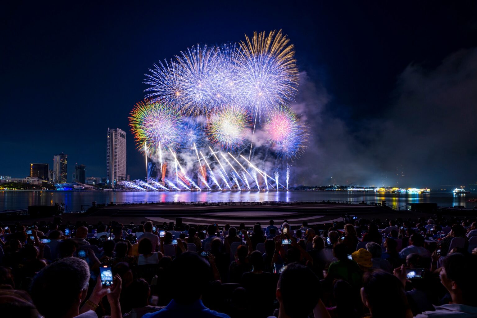 pháo hoa đà nẵng diff 2026